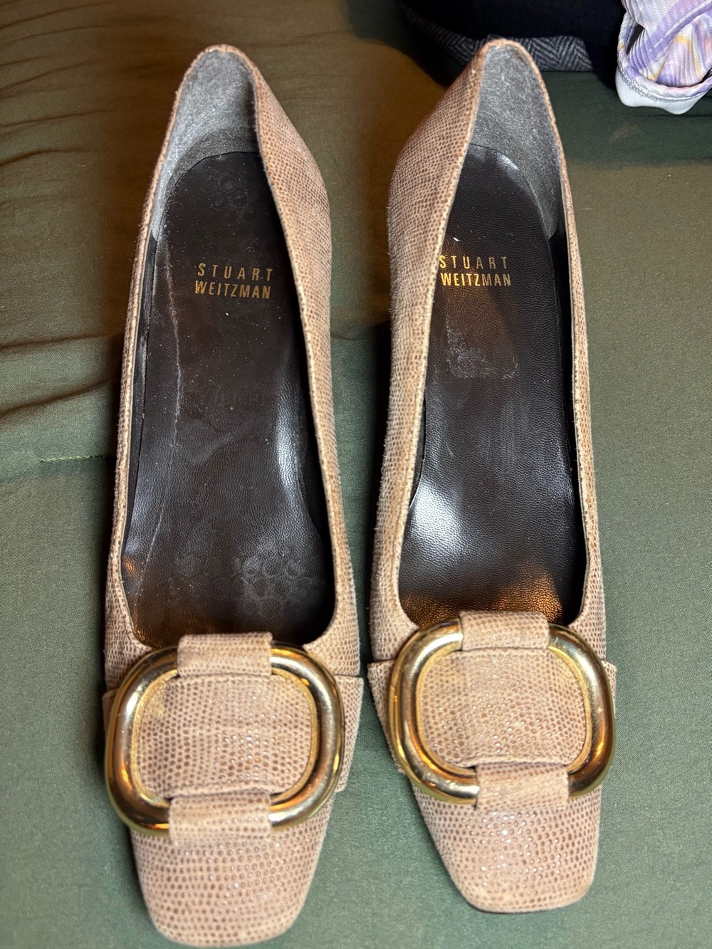 Stuart Weitzman taupe textured pumps with gold buckle